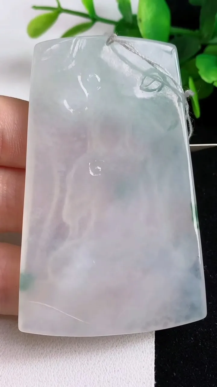 天然A货翡翠飘花观音菩萨吊坠，尺寸67.4-42-5.8，重量:37.04g
5月5日