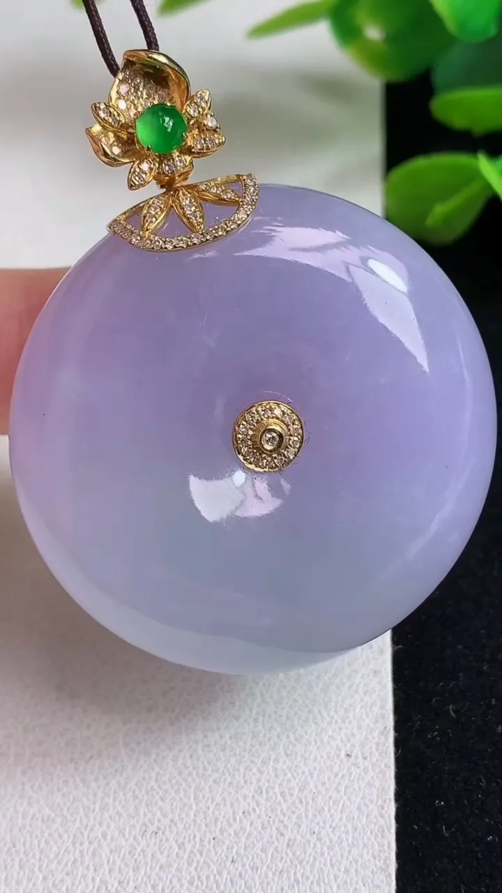 天然A货翡翠k金紫罗兰平安扣吊坠，尺寸38-11.2，重量:35.80g
5月5日