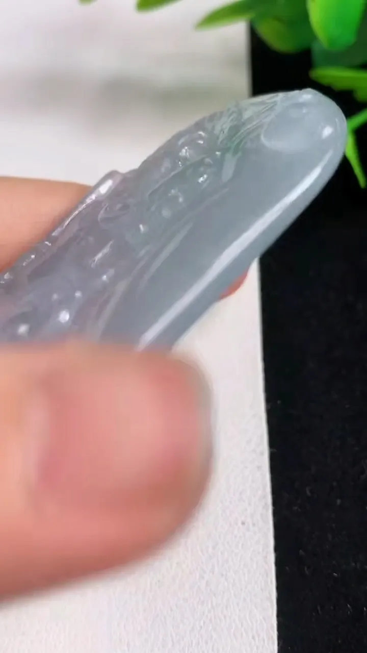 天然A货翡翠虚空藏观音菩萨吊坠，尺寸60.8-37.6-8，重量:32.79g
5月5日