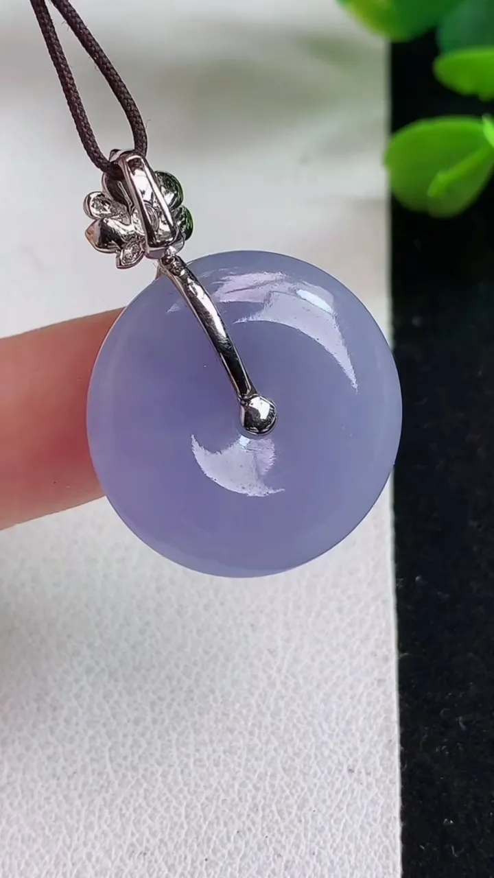 天然A货翡翠紫罗兰平安扣吊坠，尺寸22-5，重量:5.97g
5月5日