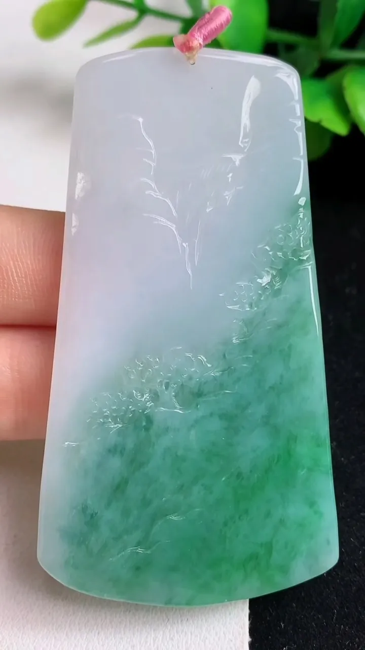 天然A货翡翠山水牌吊坠，尺寸72.5-40.2-5，重量:33.68g
5月5日