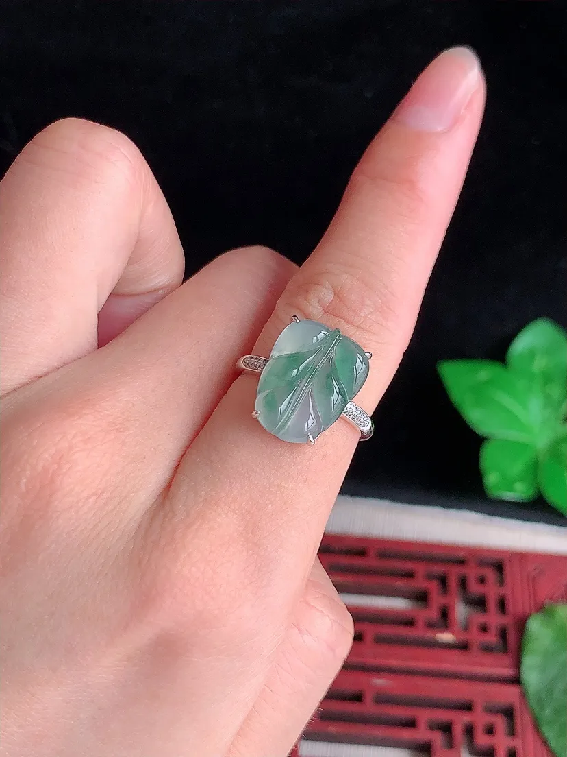 天然A货翡翠18K金伴钻镶嵌飘花叶子金枝玉叶戒指 圈口17.4裸石尺寸15×11.8mm 重量2.75g 0504