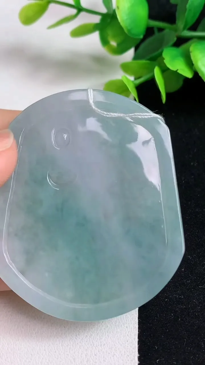 天然A货翡翠祥龙大日如来吊坠，尺寸58.4-48.8-6，重量:34.30g
5月5日