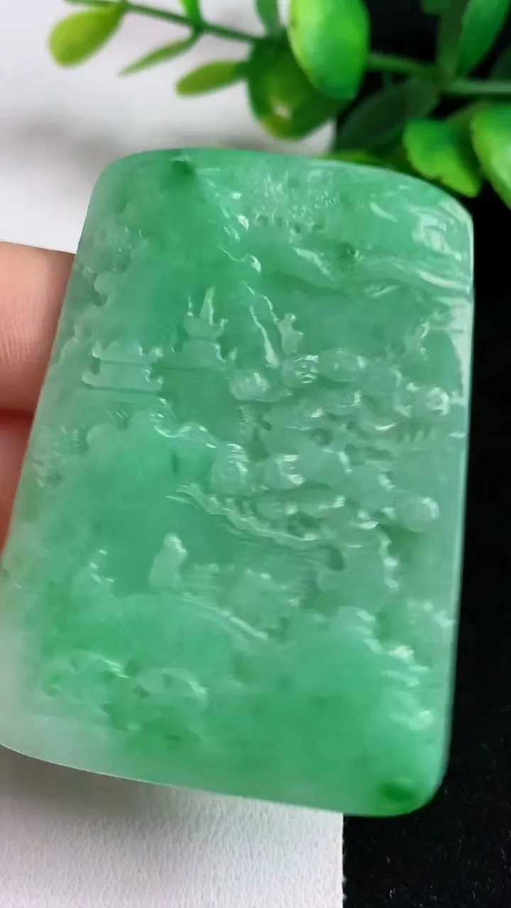 天然A货翡翠山水牌吊坠，尺寸60-41.8-5.2，重量:33.13g
5月5日
