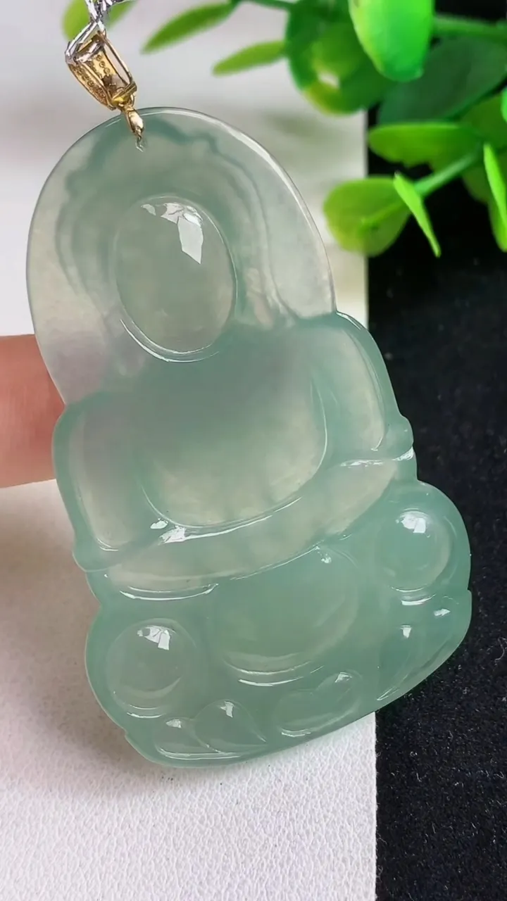 天然A货翡翠观音菩萨吊坠，尺寸59.5-38-5.5，重量:22.89g
5月5日
