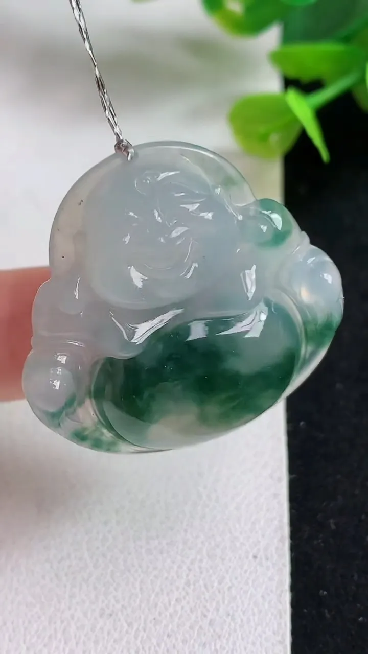 天然A货翡翠飘花佛公吊坠，尺寸31.8-32.7-6.3，重量:9.24g
5月5日