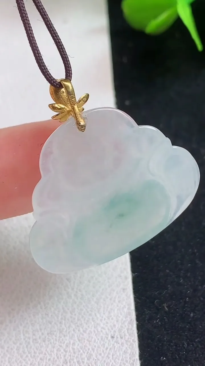 天然A货翡翠k金飘花佛公吊坠，尺寸20.5-26.4-3.8，重量:3.66g
5月5日