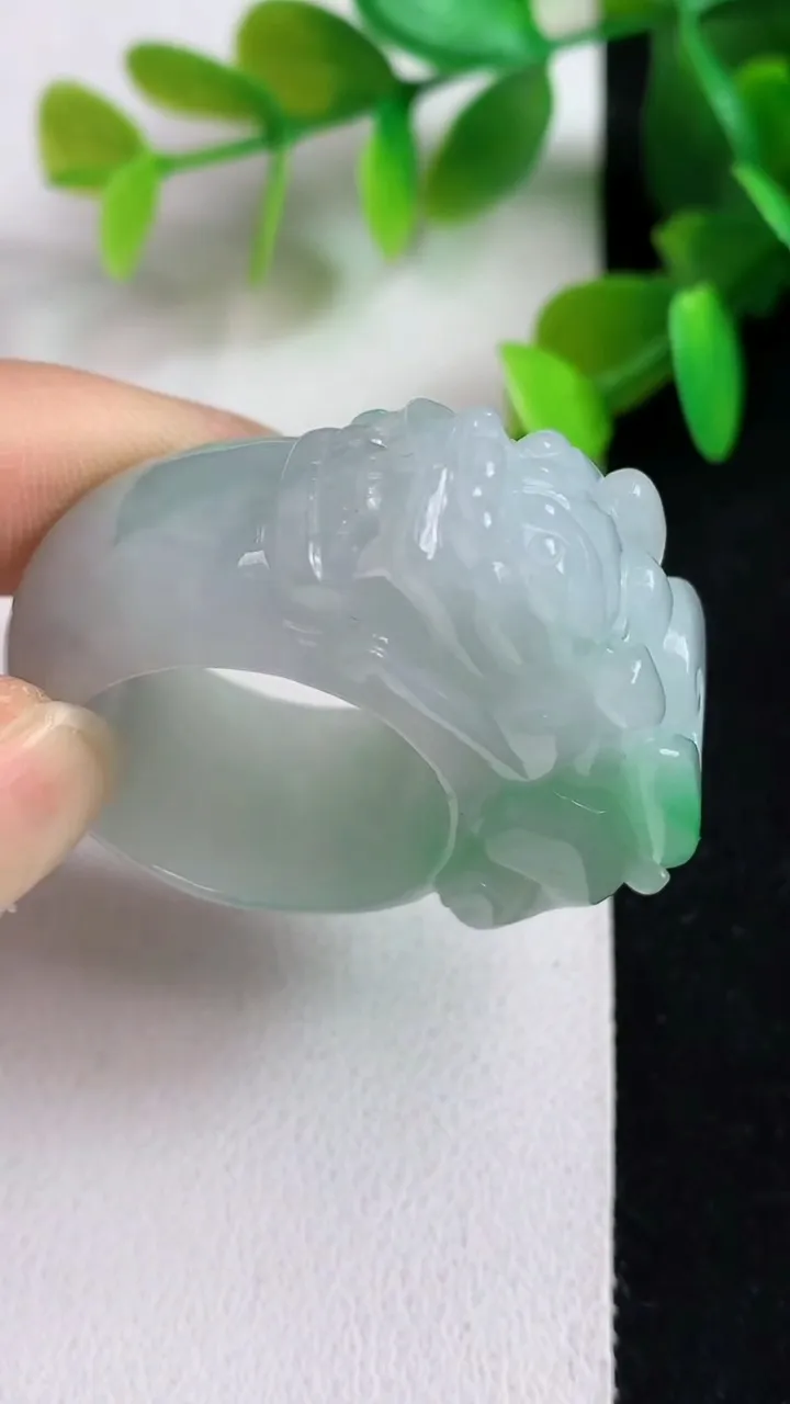 天然A货翡翠貔貅指环扳指，尺寸21.6-15.5-13，重:27.72g2025年5月5日
工厂直销收藏佳品,种好水足，色泽均匀，有种有色，上手高大气！