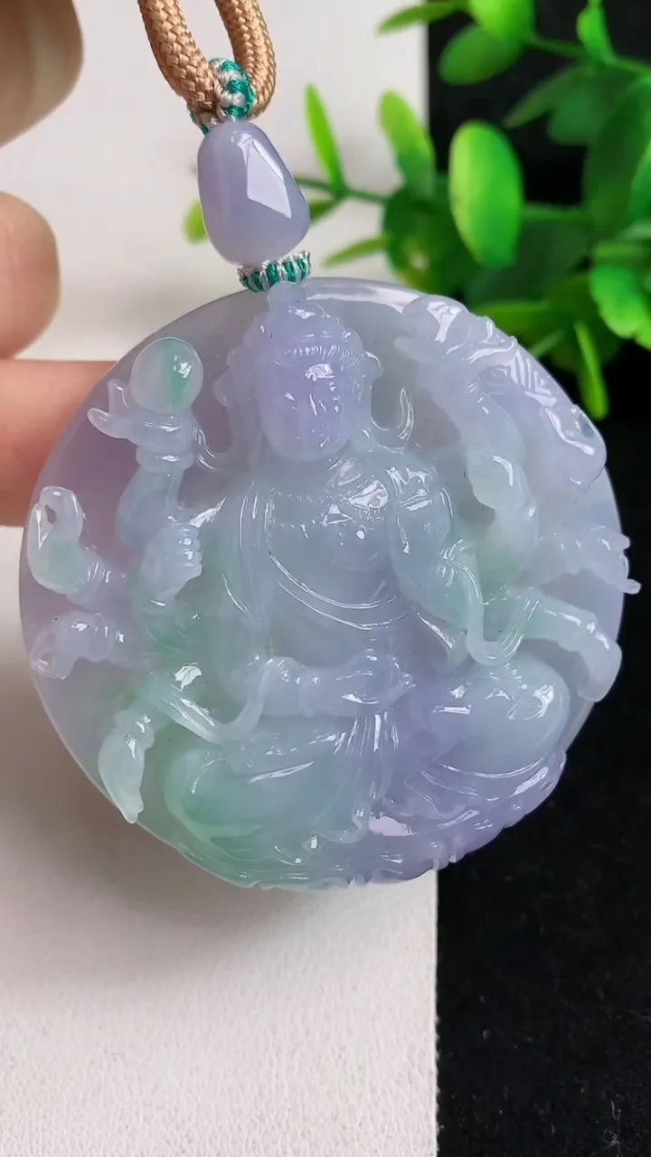 天然A货翡翠春带彩 紫罗兰千手观音吊坠，尺寸53.8-11.8，重量:66.27g
5月5日