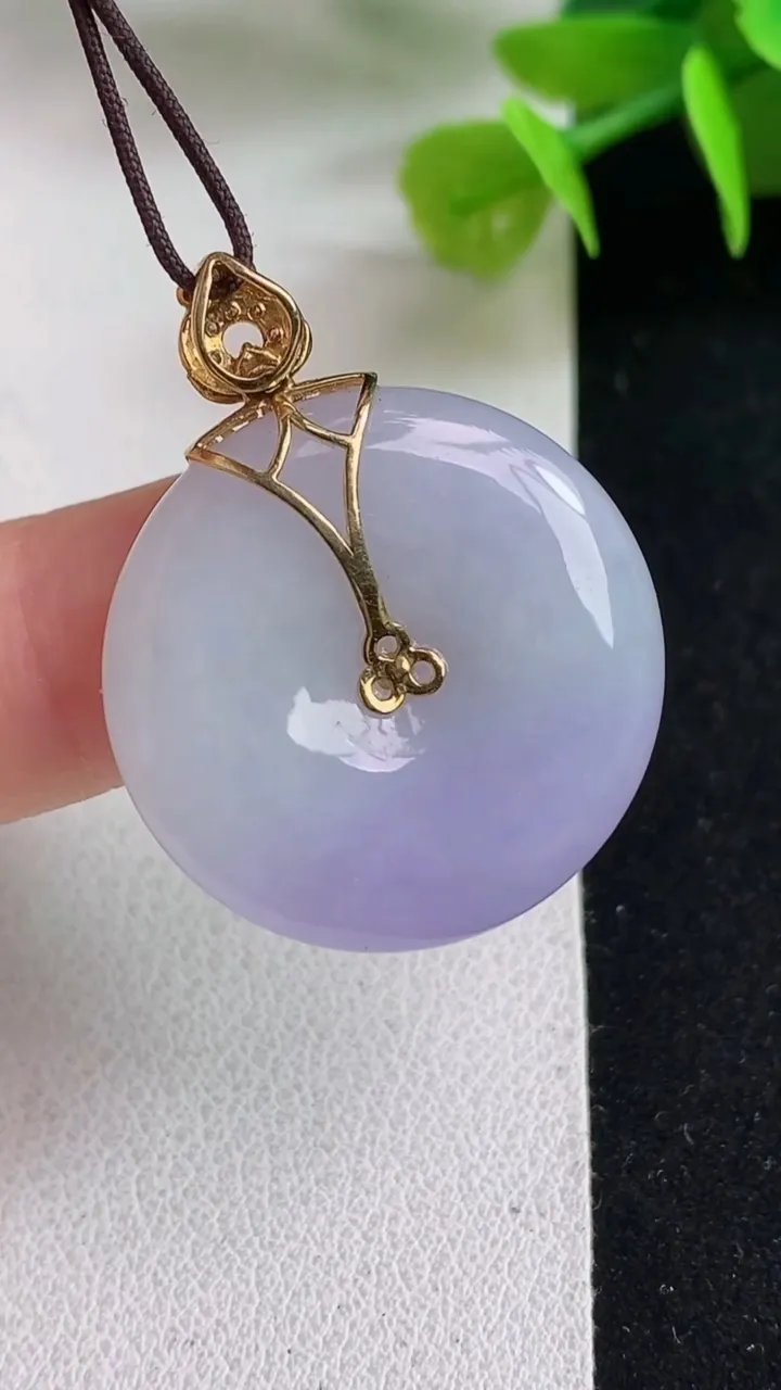 天然A货翡翠k金紫罗兰平安扣吊坠，尺寸25-5.6，重量:8.24g
5月5日