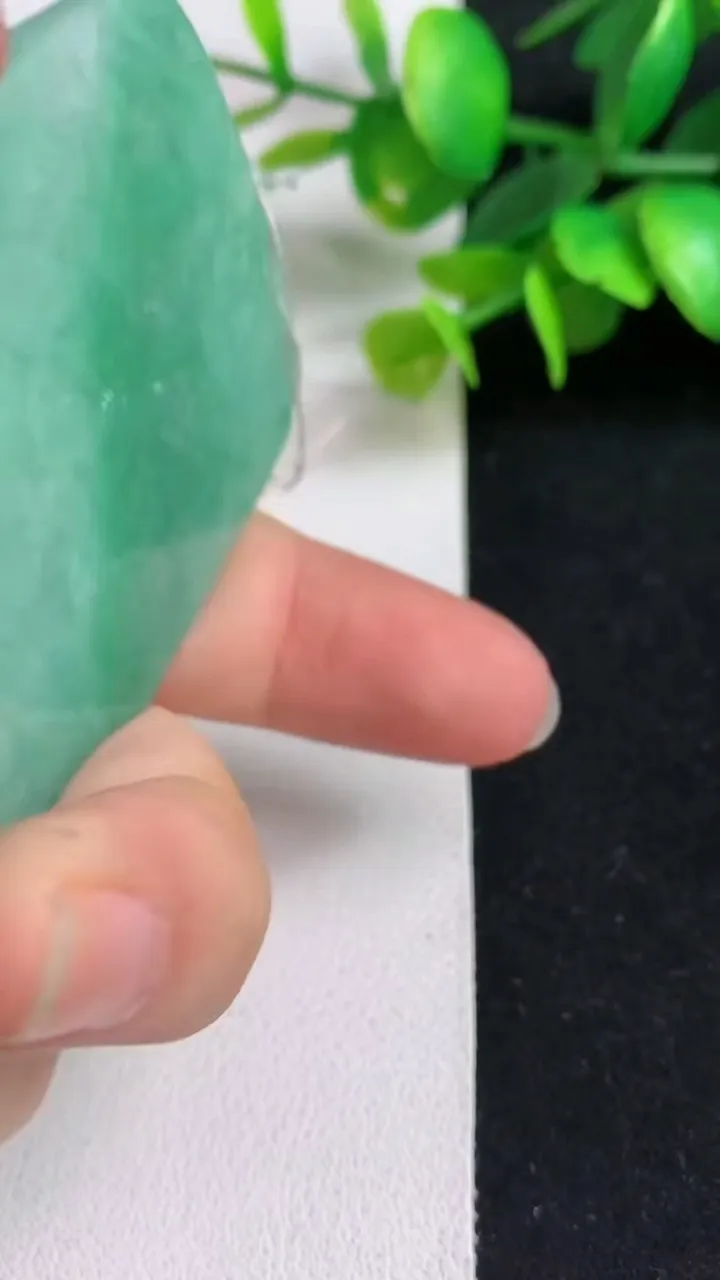 天然A货翡翠山水牌吊坠，尺寸71-44.7-5.5，重量:43.10g
5月5日