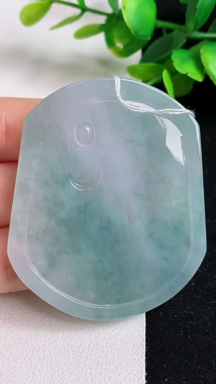 天然A货翡翠祥龙大日如来吊坠，尺寸58.4-48.8-6，重量:34.30g
5月5日
