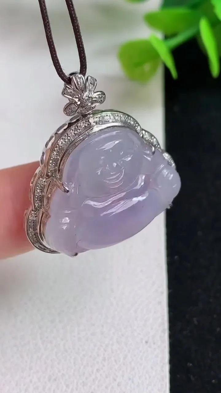 天然A货翡翠紫罗兰佛公吊坠，尺寸29-27-8.2，裸石18.3-23.5，重量:4.65g
5月5