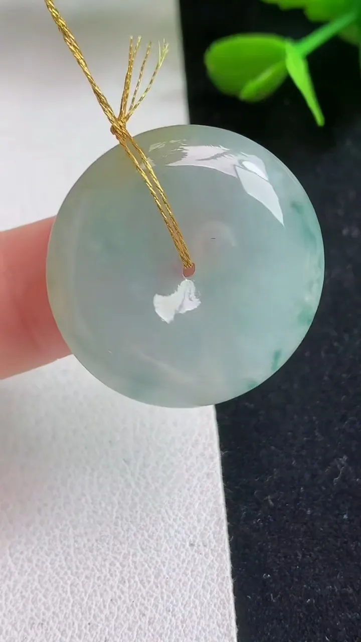 天然A货翡翠双彩平安扣吊坠，尺寸25.2-5.4，重量:6.90g
5月5日