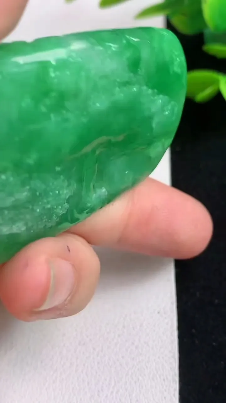 天然A货翡翠山水牌吊坠，尺寸44.8-34-14.8，重量:41.66g
5月5日