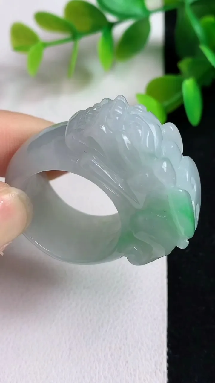 天然A货翡翠貔貅指环扳指，尺寸21.6-15.5-13，重:27.72g2025年5月5日
工厂直销收藏佳品,种好水足，色泽均匀，有种有色，上手高大气！