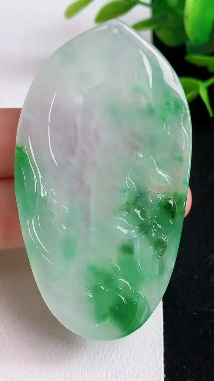 天然A货翡翠大势至观音菩萨吊坠，尺寸68-37-5，重量:22.88g
5月5日