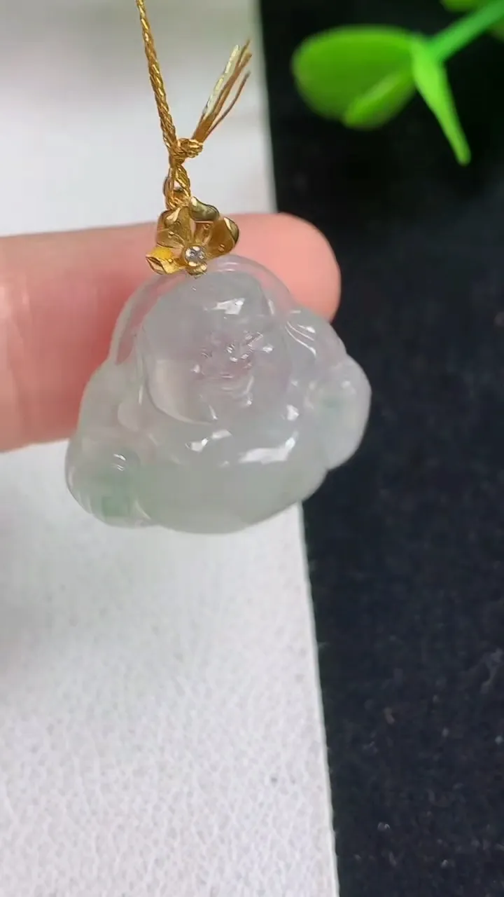 天然A货翡翠飘花佛公吊坠，尺寸18-20-6.6，重量:3.80g
5月5日