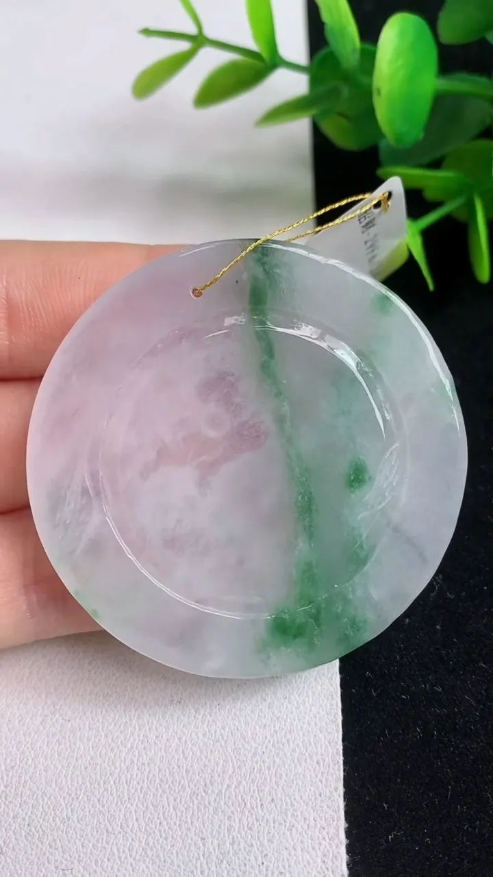 天然A货翡翠生肖虎吊坠，尺寸50-6.2，重量:30.34g
5月5日