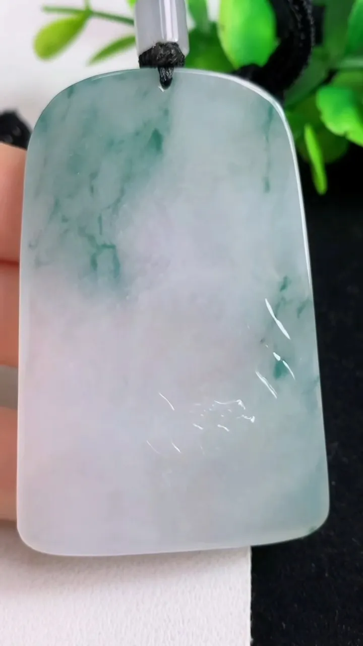 天然A货翡翠飘花普贤菩萨吊坠，尺寸63-41.6-6，重量:40.12g
5月5日