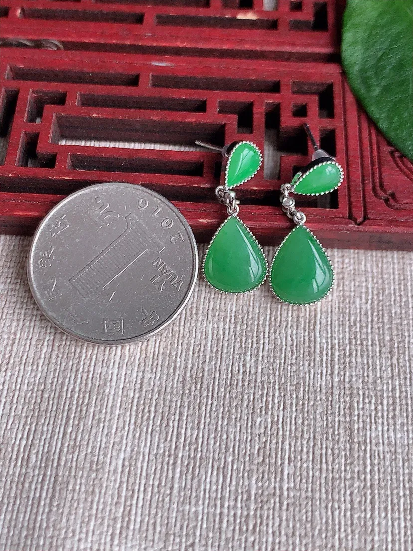 天然A货翡翠18K金镶嵌甜绿水滴耳坠 尺寸12.2×9.6×3.8mm 重量3.56g 0504