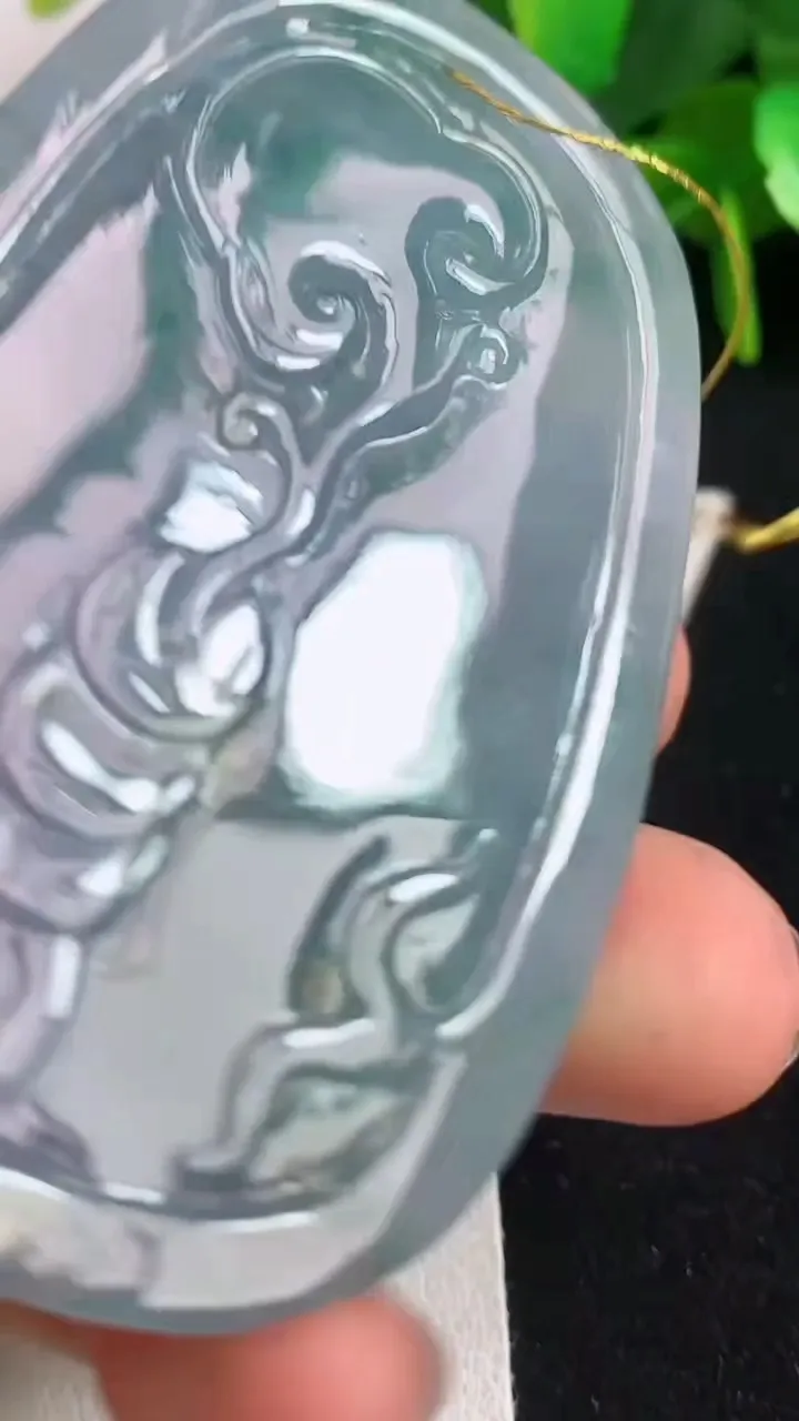 天然A货翡翠紫罗兰 飘花鸟语花香吊坠，尺寸64-41.2-9.3，重量:51.67g
5月5日