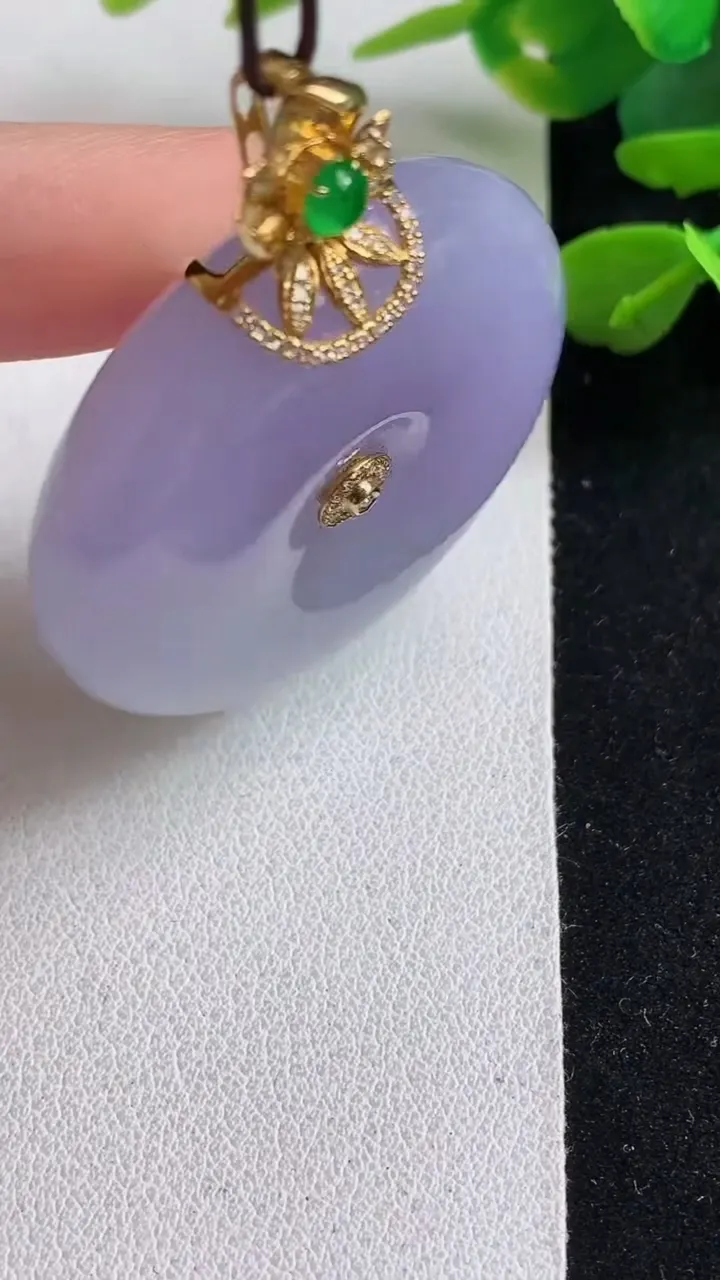 天然A货翡翠k金紫罗兰平安扣吊坠，尺寸38-11.2，重量:35.80g
5月5日