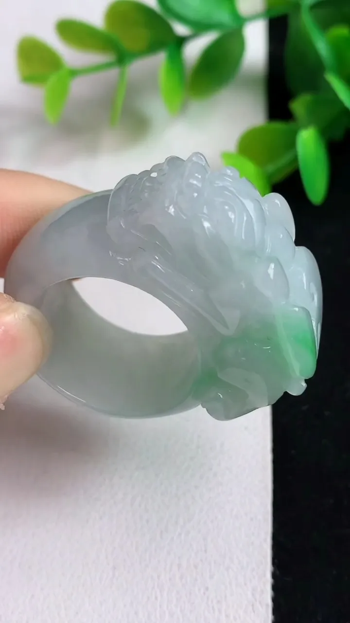 天然A货翡翠貔貅指环扳指，尺寸21.6-15.5-13，重:27.72g2025年5月5日
工厂直销收藏佳品,种好水足，色泽均匀，有种有色，上手高大气！