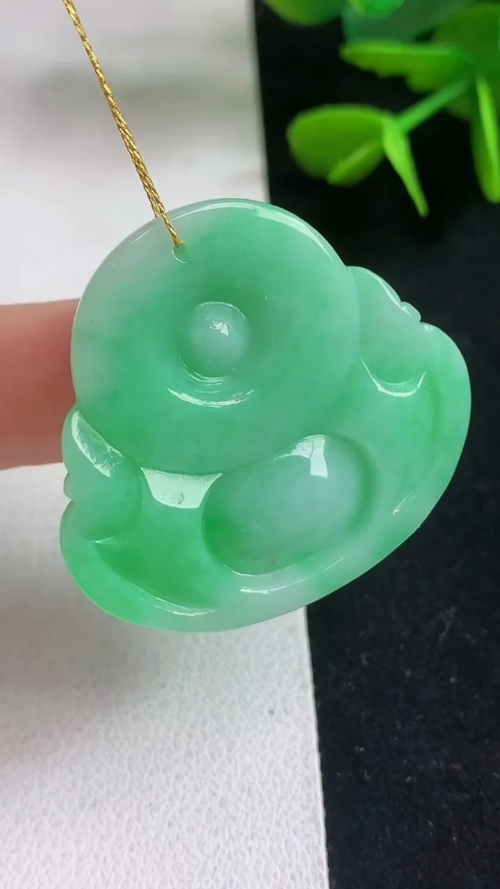 天然A货翡翠佛公吊坠，尺寸31-33.5-6.3，重量:10.40g
5月5日