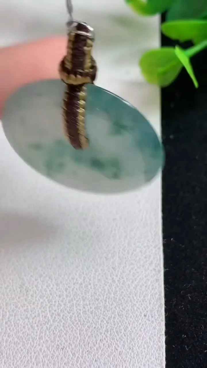 天然A货翡翠飘花平安扣吊坠，尺寸31.4-5.5，重量:11.23g
5月5日