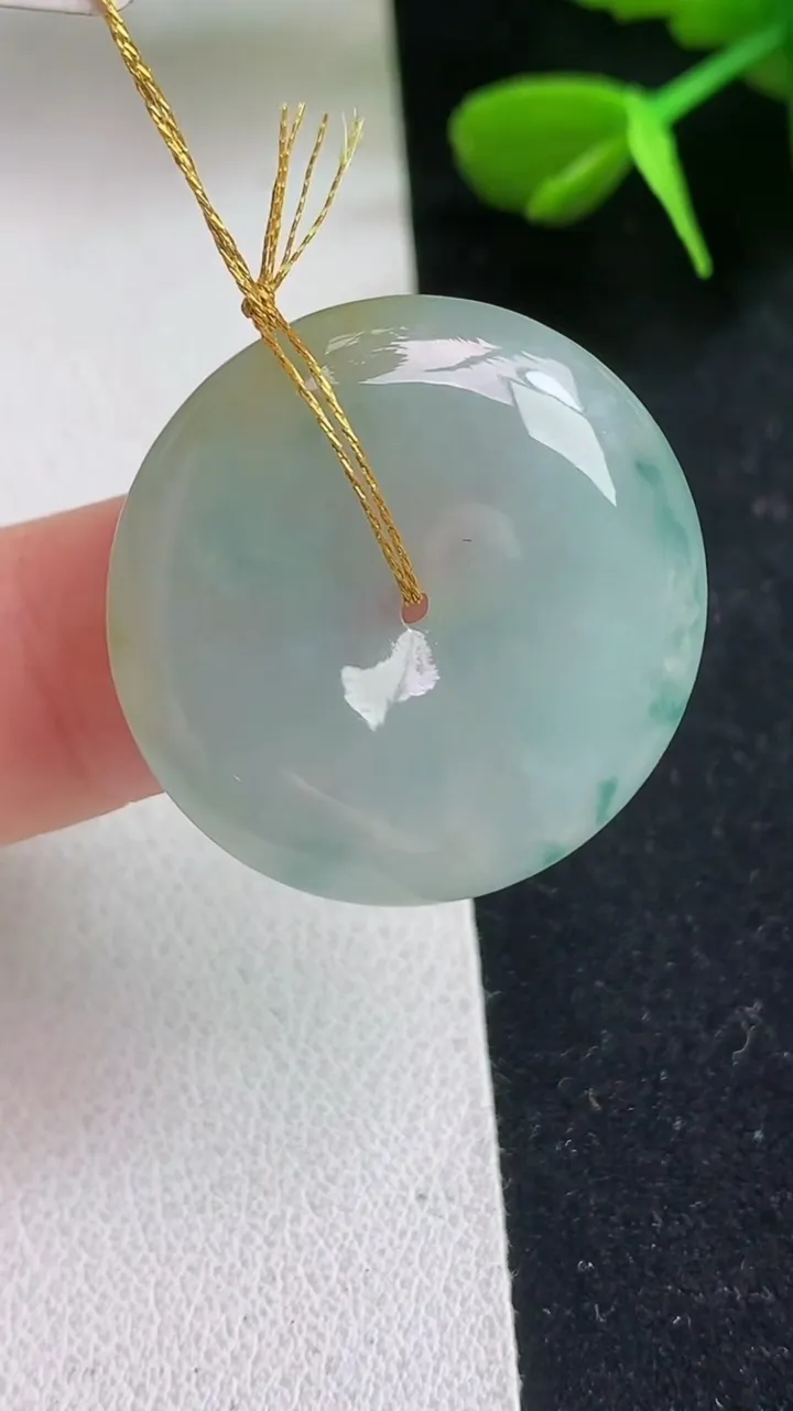 天然A货翡翠双彩平安扣吊坠，尺寸25.2-5.4，重量:6.90g
5月5日