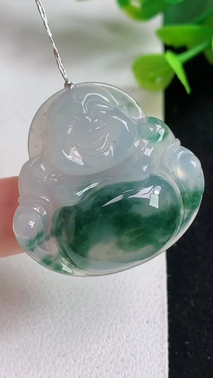 天然A货翡翠飘花佛公吊坠，尺寸31.8-32.7-6.3，重量:9.24g
5月5日
