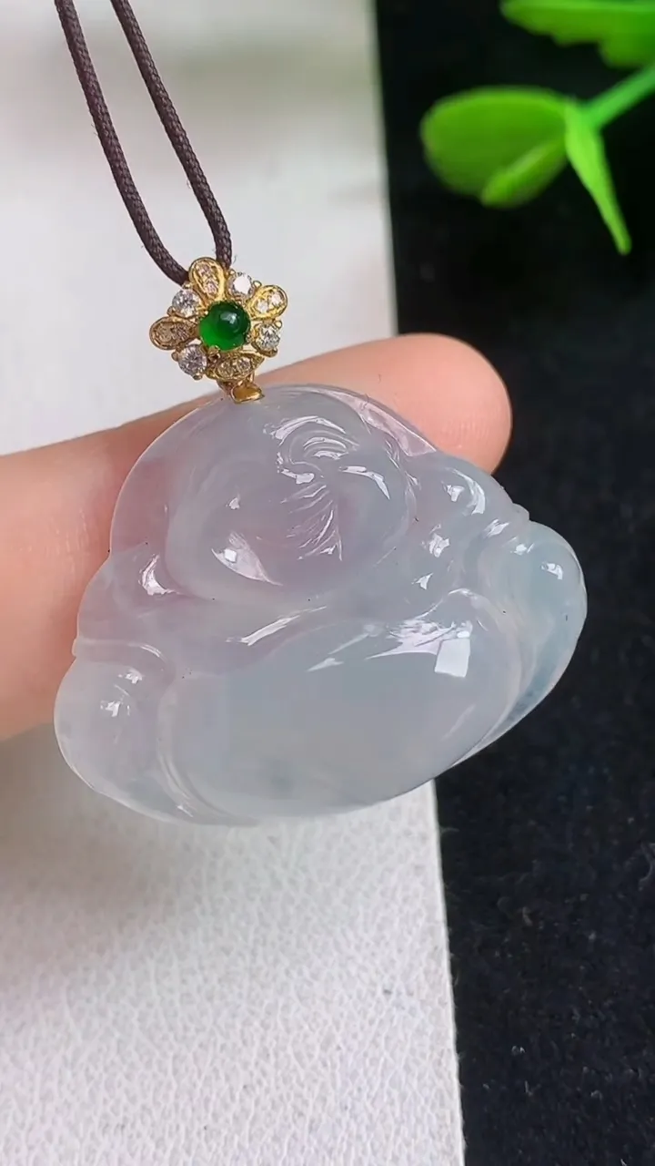 天然A货翡翠白冰佛公吊坠，尺寸22.5-29-5.7，重量:5.87g
5月5日