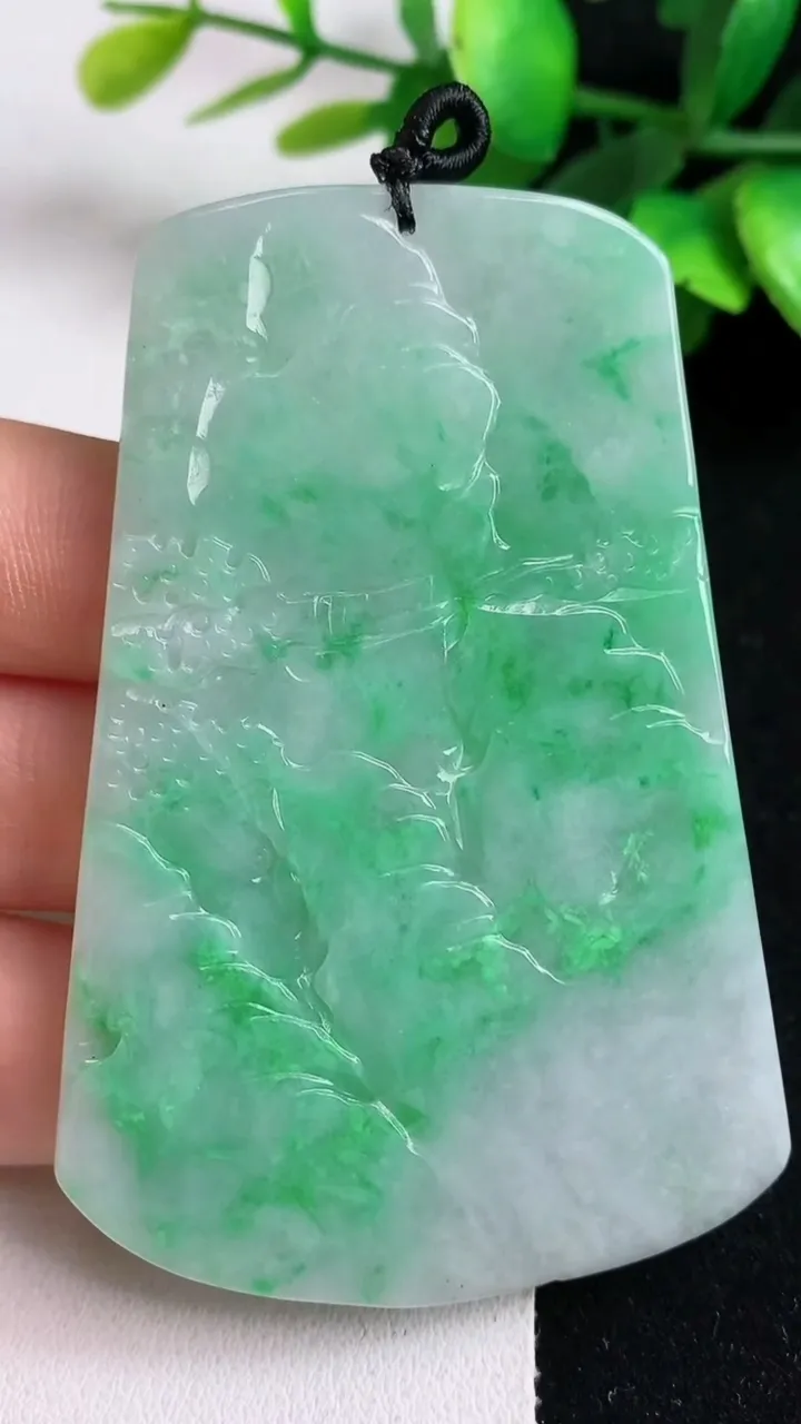 天然A货翡翠山水牌吊坠，尺寸69.5-46.2-5，重量:36.03g
5月5日