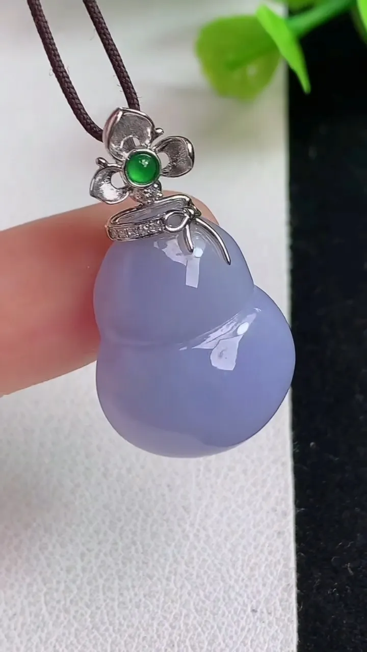 天然A货翡翠k金紫罗兰葫芦吊坠，尺寸21.6-17-7.2，重量:5.06g
5月5日