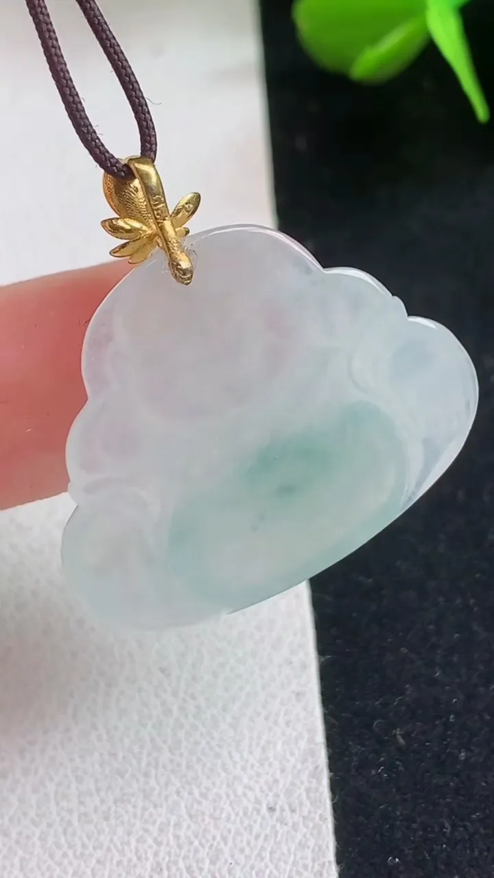 天然A货翡翠k金飘花佛公吊坠，尺寸20.5-26.4-3.8，重量:3.66g
5月5日