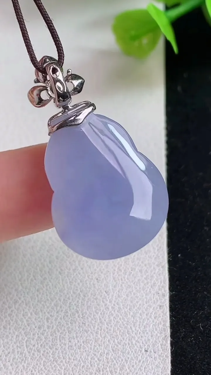 天然A货翡翠k金紫罗兰葫芦吊坠，尺寸21.6-17-7.2，重量:5.06g
5月5日