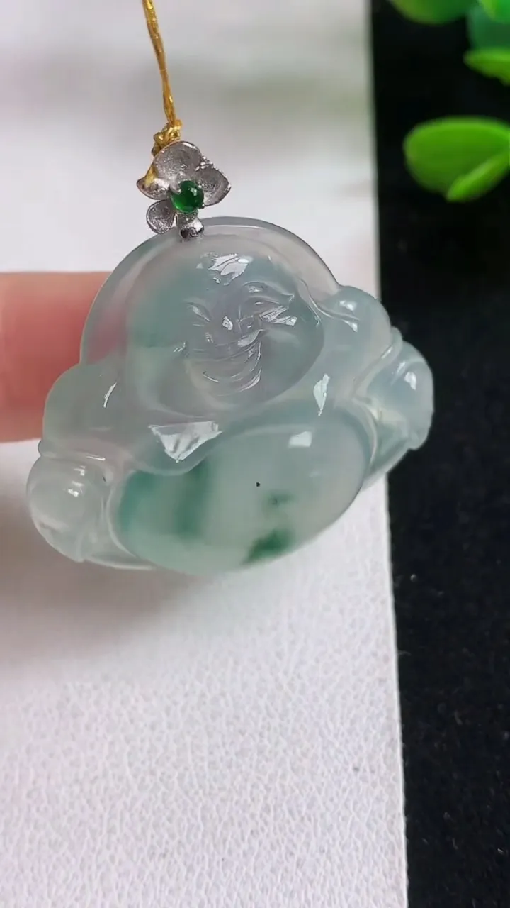 天然A货翡翠飘花佛公吊坠，尺寸30.3-33.4-6，重量:9.02g
5月5日