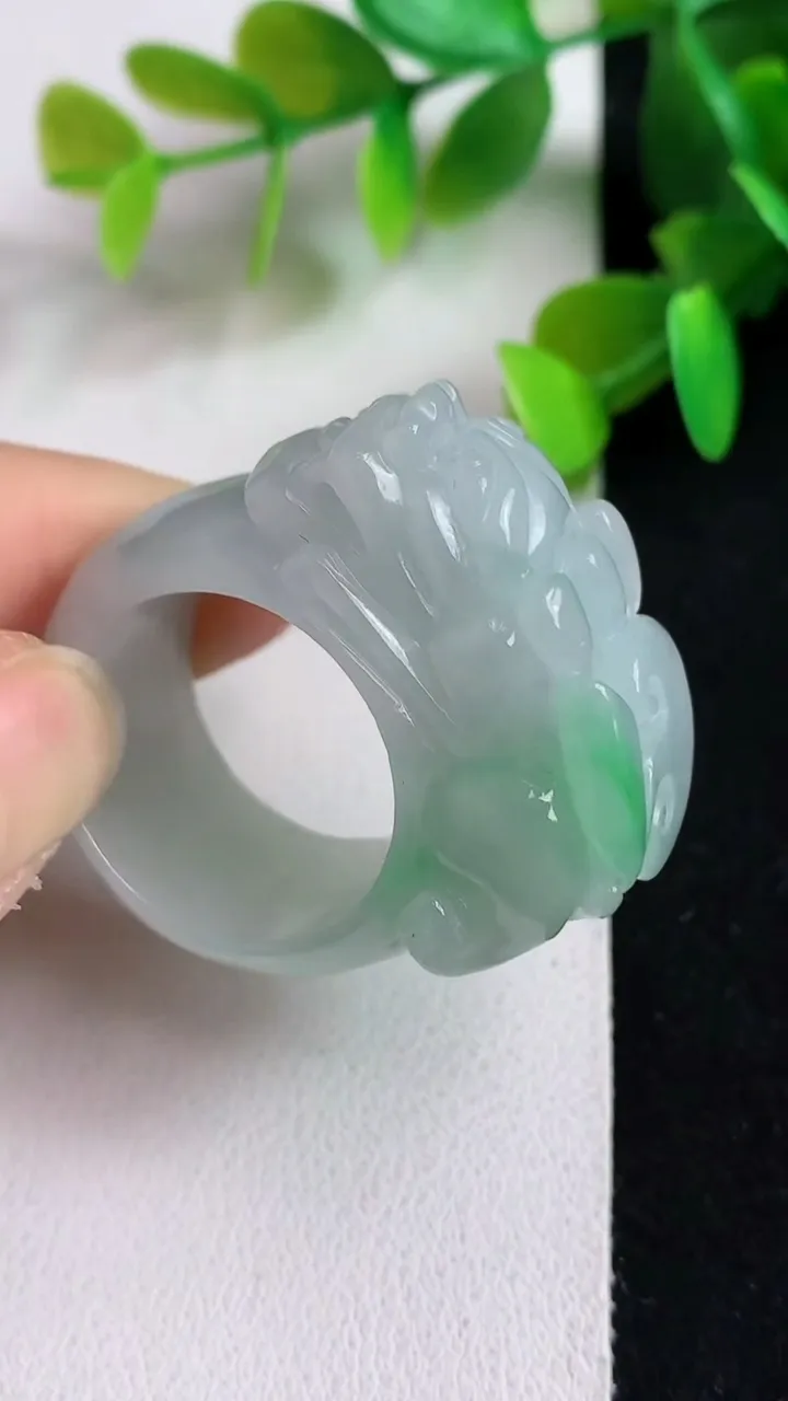 天然A货翡翠貔貅指环扳指，尺寸21.6-15.5-13，重:27.72g2025年5月5日
工厂直销收藏佳品,种好水足，色泽均匀，有种有色，上手高大气！