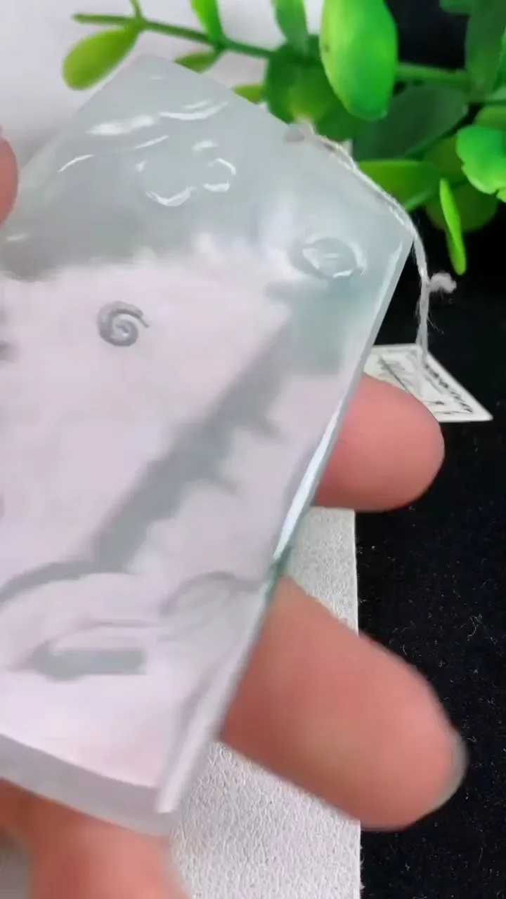 天然A货翡翠飘花观音菩萨吊坠，尺寸67.4-42-5.8，重量:37.04g
5月5日