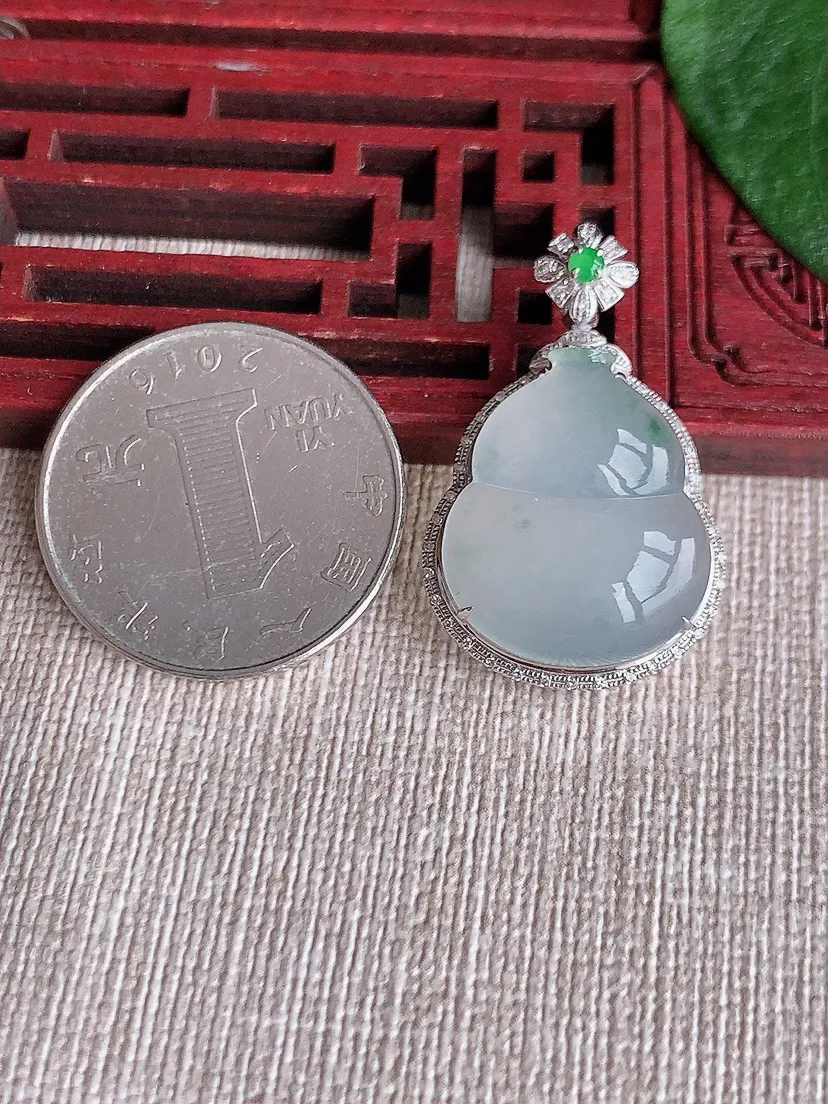 天然A货翡翠18K金伴飘花葫芦吊坠尺寸31.7×20×9.4裸石20.3×17.3m量4.83g 0504