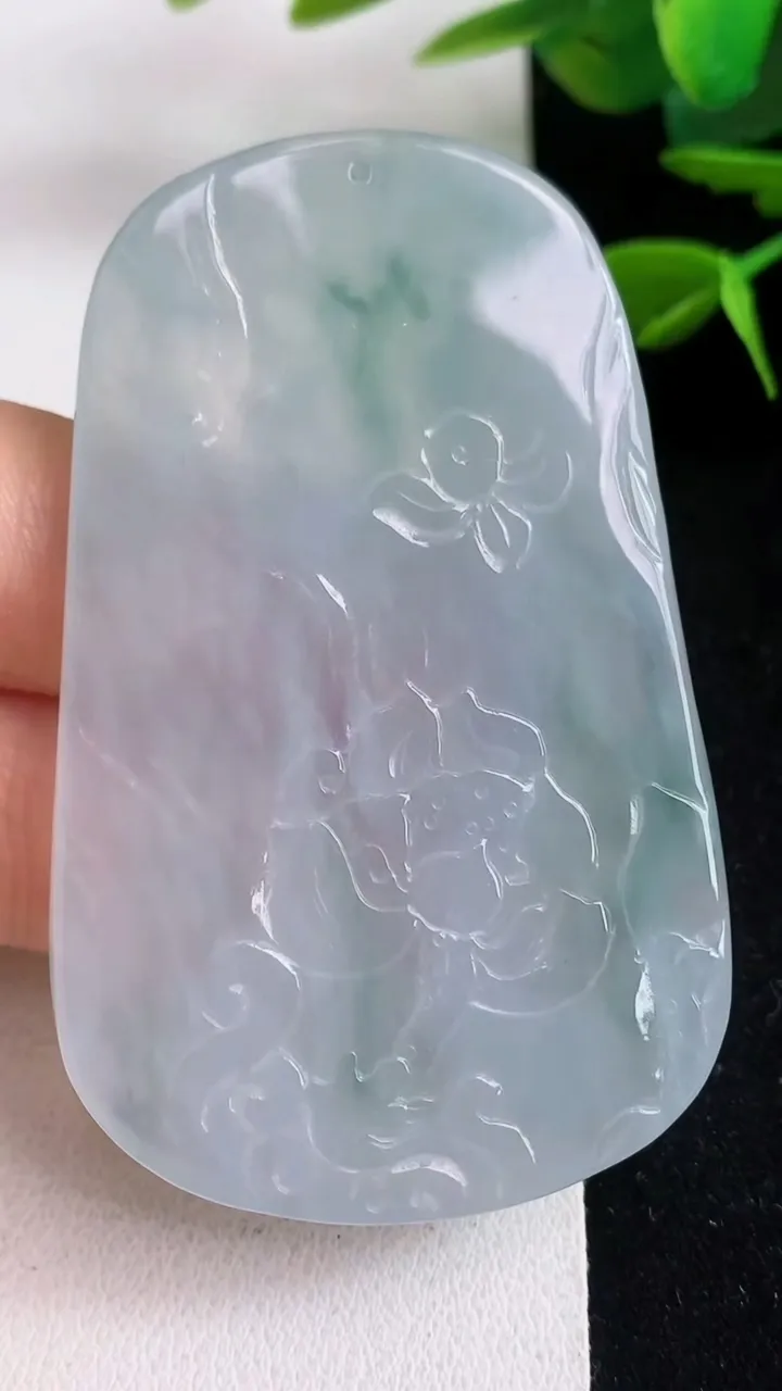 天然A货翡翠虚空藏观音菩萨吊坠，尺寸60.8-37.6-8，重量:32.79g
5月5日