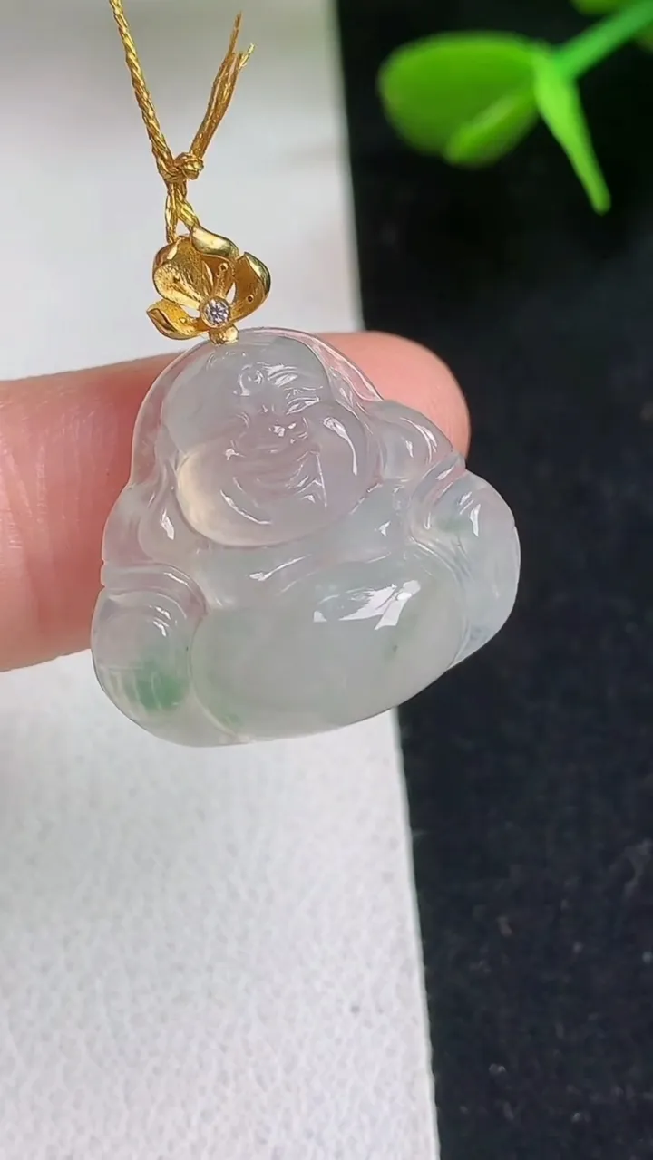 天然A货翡翠飘花佛公吊坠，尺寸18-20-6.6，重量:3.80g
5月5日