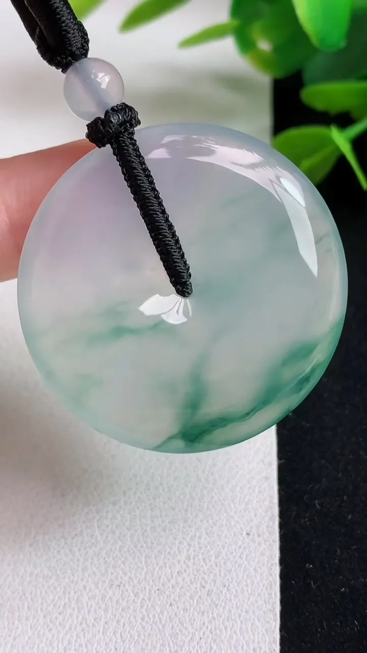 天然A货翡翠飘花平安扣吊坠，尺寸36-5.6，重量:19.07g
5月5日