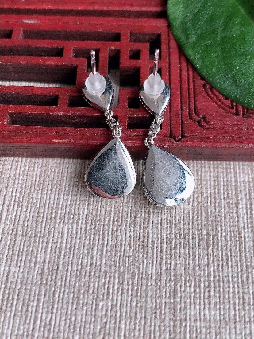 天然A货翡翠18K金镶嵌甜绿水滴耳坠 尺寸12.2×9.6×3.8mm 重量3.56g 0504