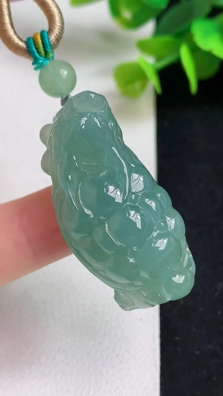 天然A货翡翠龙龟吊坠，尺寸37.3-19-13，重量:19.46g
5月5日