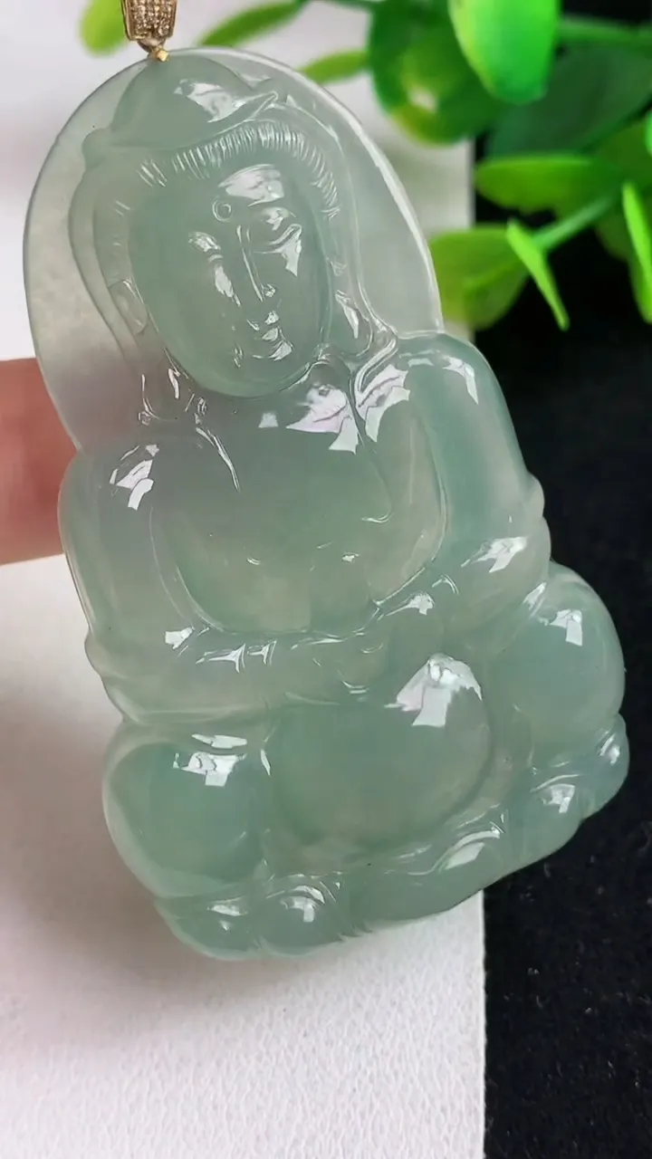 天然A货翡翠观音菩萨吊坠，尺寸59.5-38-5.5，重量:22.89g
5月5日
