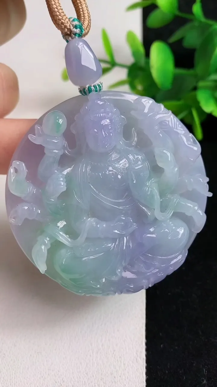 天然A货翡翠春带彩 紫罗兰千手观音吊坠，尺寸53.8-11.8，重量:66.27g
5月5日