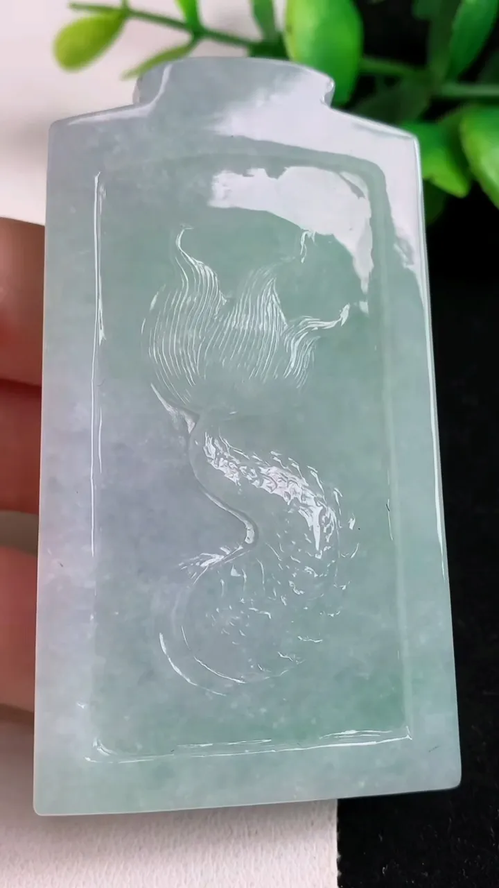天然A货翡翠春带彩 紫罗兰龙牌吊坠，尺寸72.4-40.7-9.6，重量:68.59g
5月5日