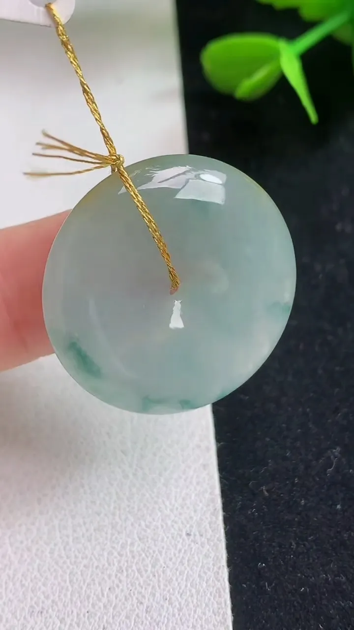 天然A货翡翠双彩平安扣吊坠，尺寸25.2-5.4，重量:6.90g
5月5日